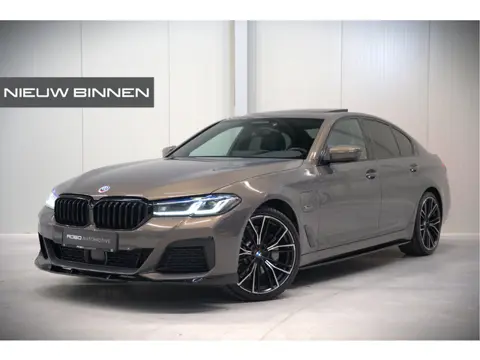 BMW 5 Serie 520e Business Edition Plus M Sport | M Performance | Alvitgrau | Panoramadak | Laser | S