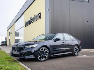 BMW 5-serie 550e xDrive | M Sport Pro | Adaptief onderstel | B&W | Stoelverwarming | 360 Camera | Pa