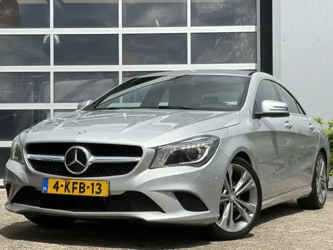 Mercedes-Benz CLA-Klasse 180 Urban-pakket 122pk | Bi-xenon koplampen | Cruise control | Lichtmetalen