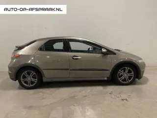Honda Civic 1.8 Executive Automaat Pano Airco Cruise C.