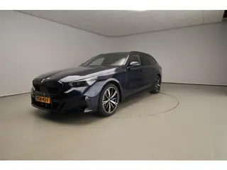 BMW 5 Serie Touring 550e xDrive M-Sportpakket Pro / Panoramadak / Trekhaak / Driving assist Prof / A