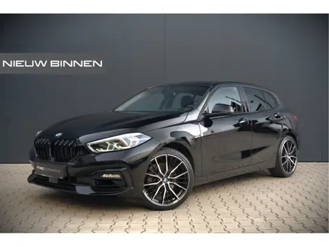 BMW 1-serie 118i Executive Sportline | Cruise Contol | Ambiance Verlichting | Navigatie | Keyless | 