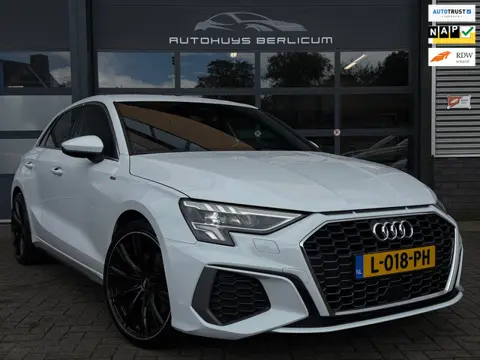 Audi A3 Sportback 30 TFSI S edition Carplay Virtual Sportstoelen