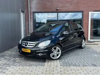 Mercedes-Benz B-klasse 180 Business Class | Trekhaak | AUTM | NWE APK | 1/2 Leer | Stoelverwarming |