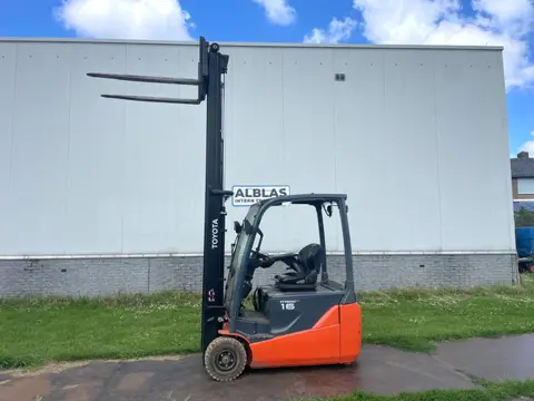 Toyota 8FBE16T heftruck met freelift 3300mm mast (bj 2016)