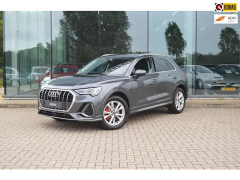 Audi Q3 45 TFSI e S-line | Trekhaak | Automaat | Elek. achterklep | Stoel verw. | Carplay