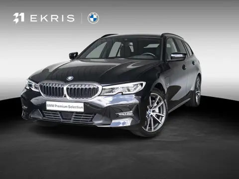 BMW 3 Serie Touring 330e SoH 85% | Innovation Pack | M Adaptief onderstel | 19 inch | Adaptieve Crui