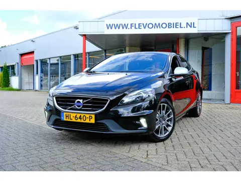 Volvo V40 2.0 D2 R-Design Navi|Leder-Alcantara|Clima|LMV