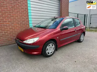 Peugeot 206 1.4 XT 3-deurs automaat Bj:2000 NAP!