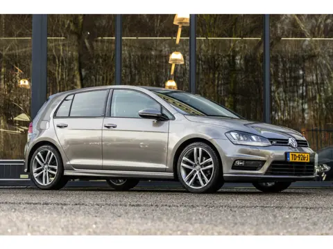 Volkswagen Golf 1.2 TSI Connected Series (bj 2016)