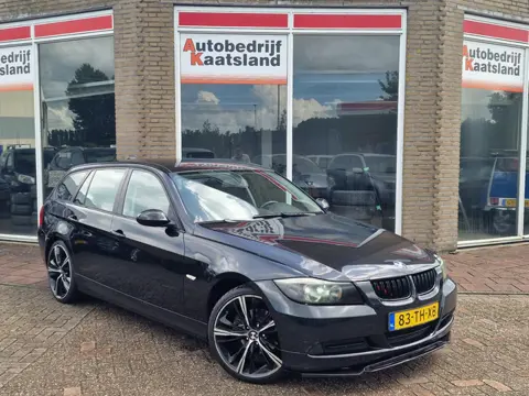 BMW 3-serie Touring 318i Business Line - Trekhaak - Navi - Cruise