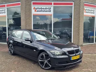 BMW 3-serie Touring 318i Business Line - Trekhaak - Navi - Cruise