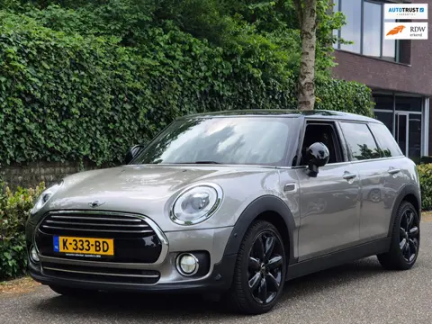 Mini Mini Clubman Chili Serious Apple CarPlay Virtual dash Automaat PDC 1.5 Cooper Chili Serious Bus