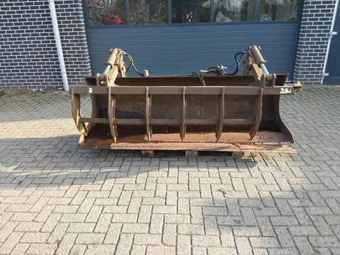 Pelikaanbak opknapper Merlo snelwissel