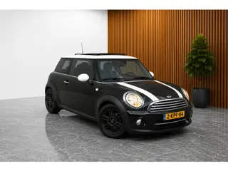 Mini 3-Deurs 1.6 Cooper Chili BOMVOL! (PANODAK, SFEERVERLICHTING, STOELV, CRUISE, PARKEERSENSOREN, L