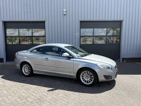 VOLVO C70 2.4 MOMENTUM