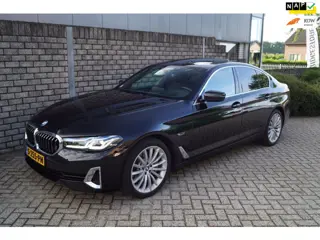 BMW 5-serie 530e Business Edition Plus Autom Schuifdak Luxe Leder Adaptieve Cruise Softclose Head-Up