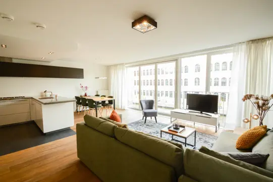 Woning aan de Valkenburgerstraat te Amsterdam