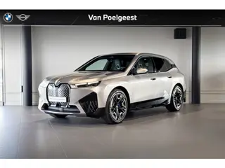 BMW iX xDrive50 Excellence 112 kWh | M Sport | Stoelverwarming | Head-Up Display | Achteruitrijcamer