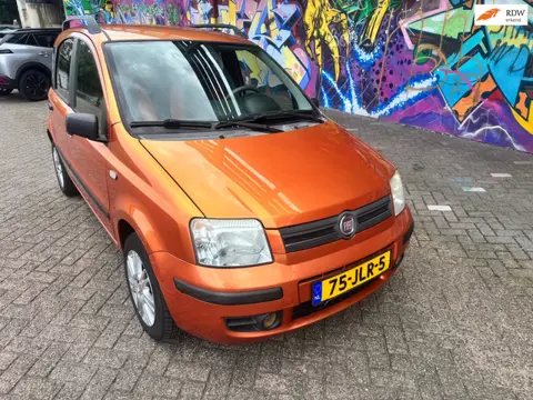 Fiat Panda 1.2 Emotion de wk special Voorzien van digitale airco. Sport velgen 180 dkm nap. Stereo p
