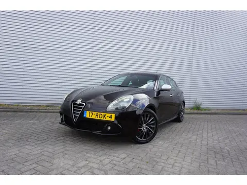 Alfa Romeo Giulietta 1.4 T Distinctive Climate / Cruise / Parkeers. / Elektr. ramen / Lm velgen / NA