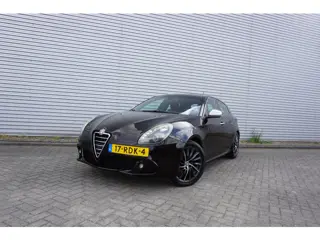Alfa Romeo Giulietta 1.4 T Distinctive Climate / Cruise / Parkeers. / Elektr. ramen / Lm velgen / NA