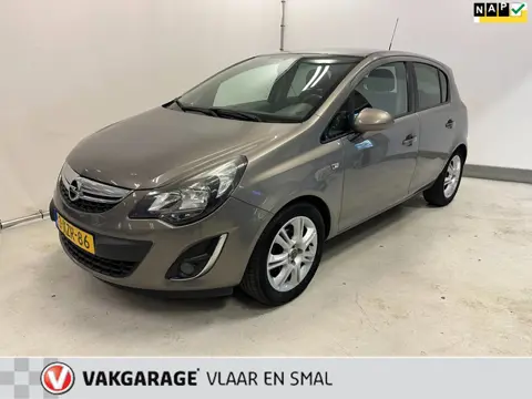Opel Corsa 1.4-16V BlitZ 5 deurs-Navigatie-parkeersensoren-Airco-trekhaak luxe uitvoering.