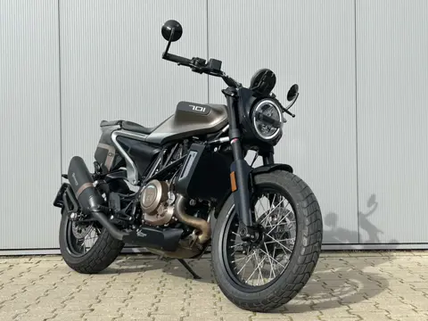 2020 Husqvarna Svartpilen 701 75pk ABS TC - Quicksh. - Akra!