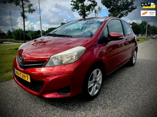Toyota Yaris 1.3 VVT-i Aspiration, airco, trekhaak, camera, tweede eigenaar!!