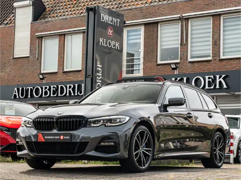 BMW 3 Serie Touring 330e xDrive High Exe M-Sport PANO 19 INCH HARMAN KARDON ELEK TREKHAAK SHADOW