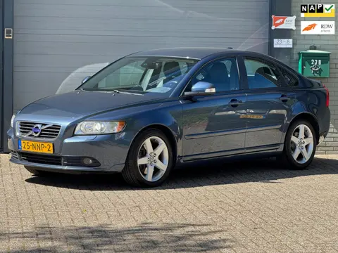 Volvo S40 2.0 D3 Momentum - 5 cilinder -