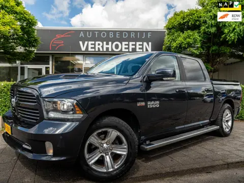 Dodge Ram 1500 5.7 V8 Quad Cab 6'4 - PANORAMADAK - STOEL VERW / VERKOEL - STUUR VERW - PARK CAMERA -