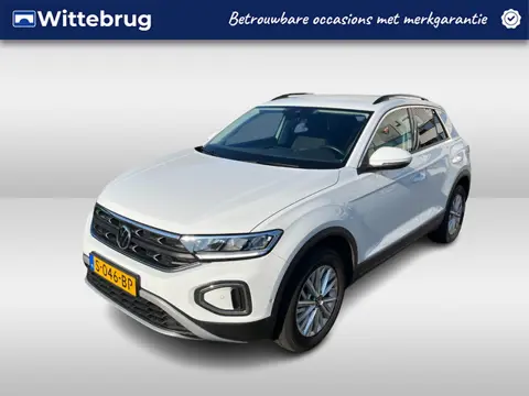 Volkswagen T-Roc 1.0 TSI Life Trekhaak / App-connect / Parkeersensoren / 16"LM velgen / Virtual Cock