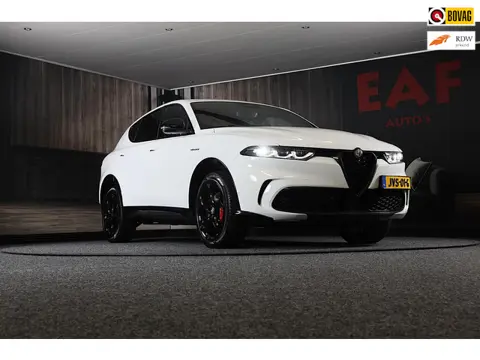 Alfa Romeo TONALE 1.5T Hybrid Veloce / 160 PK / Acc / Leder / Navi / 360 Camera / HK / Sfeerverlicht