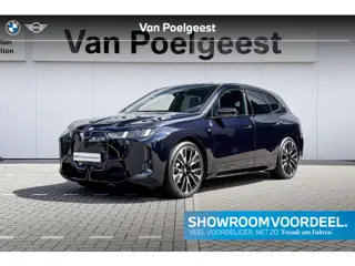 BMW iX xDrive M70 | Comfort Pack | Innovation Pack | Trekhaak | 23" LM | Sky lounge