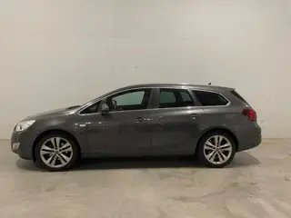 Opel Astra Sports Tourer 1.6 Turbo Cosmo Navi Stoelverw Stuurverw Trekh.