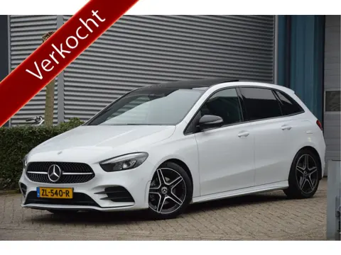 Mercedes-Benz B-Klasse 180 AMG | LED | CARPLAY | CAMERA | PANODAK | NIGHTPAKKET | CRUISE | CLIMA | E