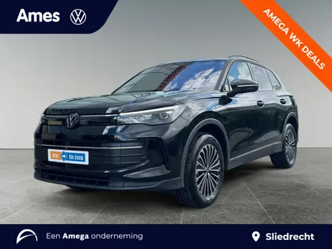 Volkswagen Tiguan 1.5 eHybrid 204pk DSG Life Edition | Trekhaak | Design pakket 'Dark' | Verwarmbare