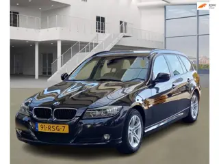 BMW 3-serie Touring 318i AUT PANO NAVI PSENSOR LEDER CRUISE TREKHAAK 2 X SLEUTELS