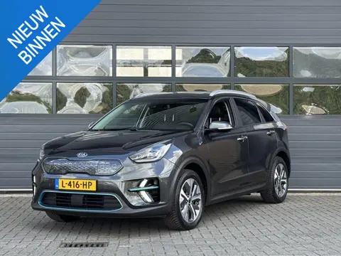 KIA E-NIRO EXECUTIVELINE 64 KWH (100% SOH) I DEALER ONDERHOUDEN I 3-FASE LADEN I SCHUIF/KANTELDAK I 