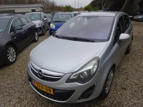 Opel Corsa 1.4-16V Cosmo airco navigatie cruise control