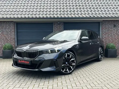 BMW 5-SERIE 520I TOURING HIGH EXE M SPORT PANO BOWERS EN WILKINS ICONIC HUD NIEUWSTAAT