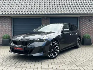 BMW 5-SERIE 520I TOURING HIGH EXE M SPORT PANO BOWERS EN WILKINS ICONIC HUD NIEUWSTAAT