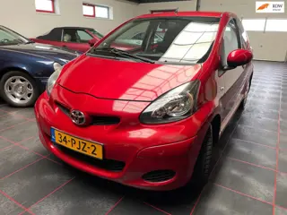 Toyota Aygo 1.0-12V Aspiration Red Navigator Automaat