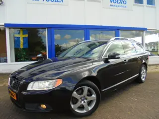 VOLVO V70 2.5T SUMMUM,LEDER.17 INCH,TREKH, DVD IN HOOFDT,ORG NL