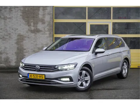 Volkswagen Passat Variant 1.5 TSI 150PK! Automaat Business Comfort BJ2021 Lmv 16" | Led | Pdc | Navi