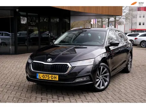 Skoda Octavia Combi 1.5 e-TSI Sport Business|ACC|Camera|Stoelverwarming|Sfeer