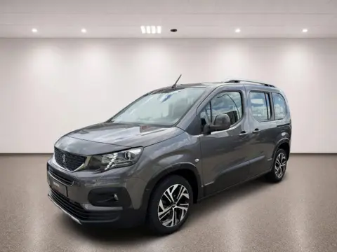 Peugeot Rifter 1.2 Puretech Active Peugeot Rifter 1.2 PureTech Active | Ruime gezinsauto | Trekhaak 