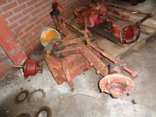 International - 423 353 453 383 vooras