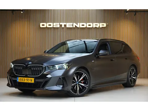 BMW 5 Serie Touring 530e/299pk M Sport xDrive|2024|Panoramadak|B&W|Leder+koeling+verw.+memory|PDC+36